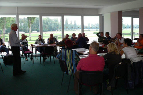 Přednáška v salonku... Přednáška v salonku...